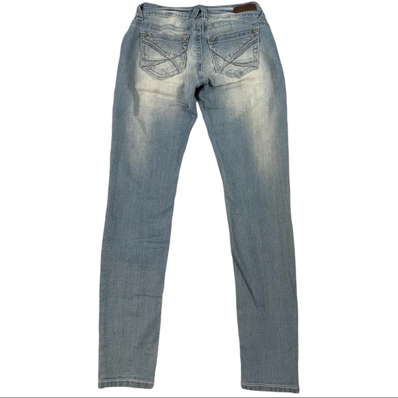 Wallflower vintage size 3 light wash distressed skinny jeans double button EUC - Picture 7 of 15